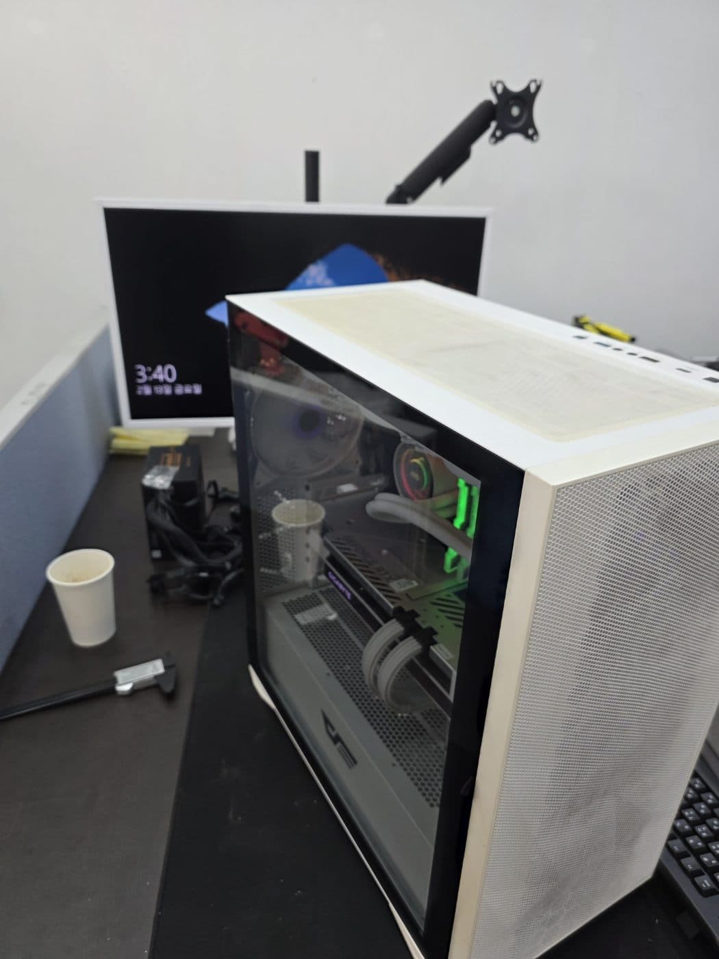 조립PC 작업 화이트 PC